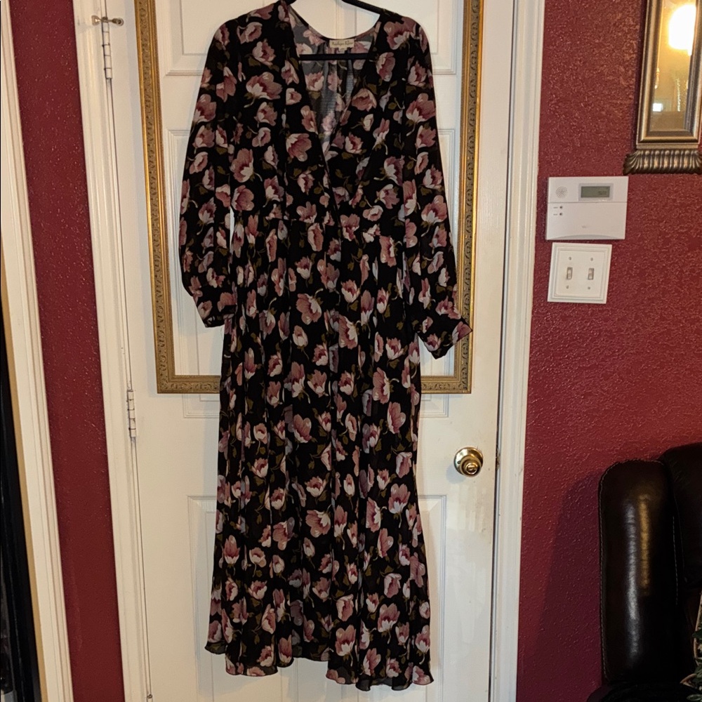 Elegant Floral Long Sleeve Dress in Black and Pink